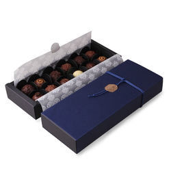 La boîte recyclable adaptée aux besoins du client d'emballage de cadeau de nourriture de boîte à truffe de chocolat a ridé