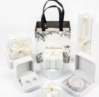Boîte de luxe Debossed biodégradable d'emballage de bijoux de collier