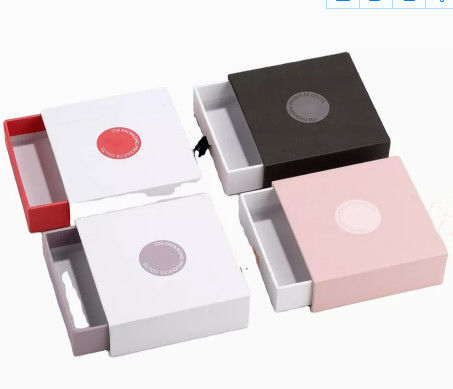 Boîte-cadeau de papier de vernis kraft de boîte d'emballage de bijoux d'anneau de Pantone