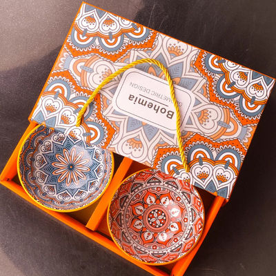 L'emballage de vaisselle de style japonais enferme dans une boîte le boîte-cadeau en céramique d'ensemble de dîner de cuvette