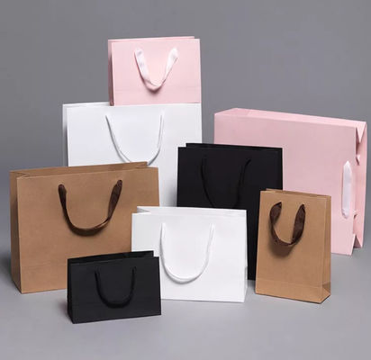 Papier d'emballage a réutilisé le sac à provisions de poignée de cordon de carton de sac de transporteur