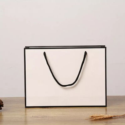 ISO de sac de cadeau de poignée de corde de carton de sac à main de papier d'emballage recyclable