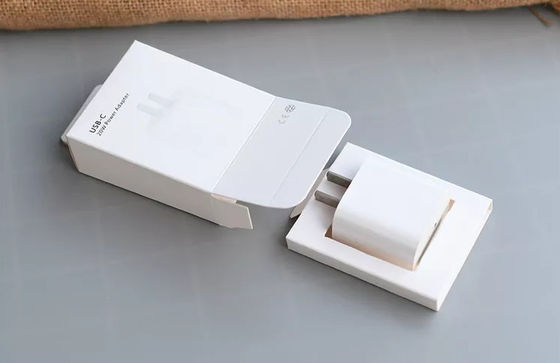 Les données de chargeur d'Usb de PMS câblent la caisse d'emballage Debossing sulfurisé