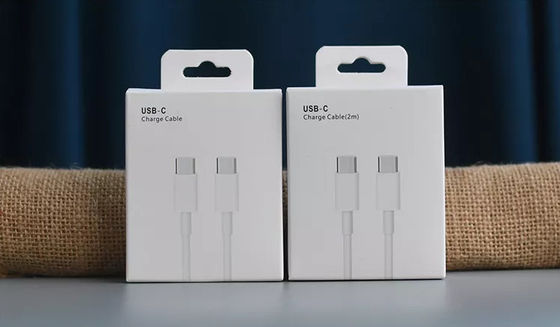 Les données de chargeur d'Usb de PMS câblent la caisse d'emballage Debossing sulfurisé