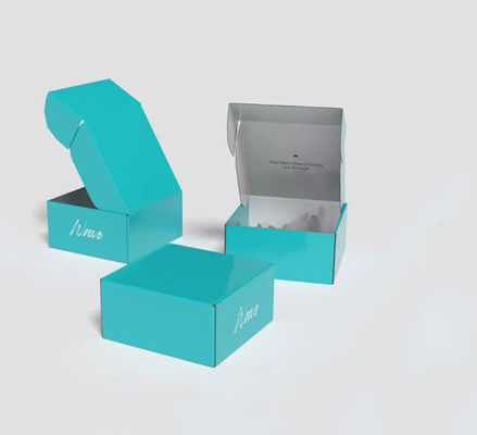 Le pliage vêtx la boîte de empaquetage vernissant les boîtes de papier de empaquetage de carton