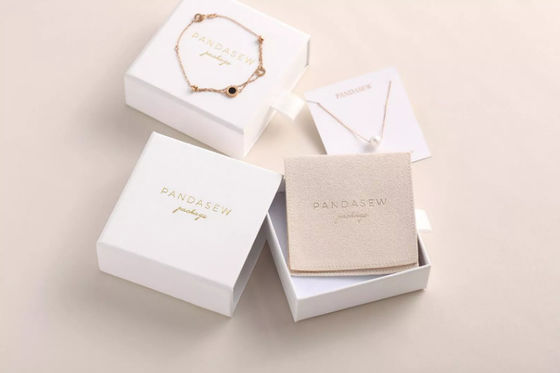 Papier de carton de Deboss de boîte d'emballage de bijoux de bracelet de PandaSew