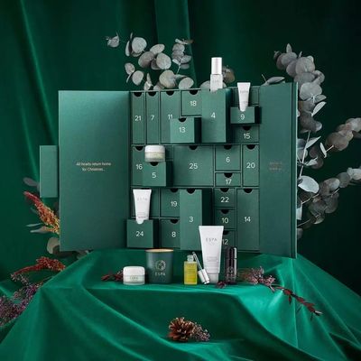 Boîte-cadeau de carton de Noël de forme d'arbre avec le petit tiroir